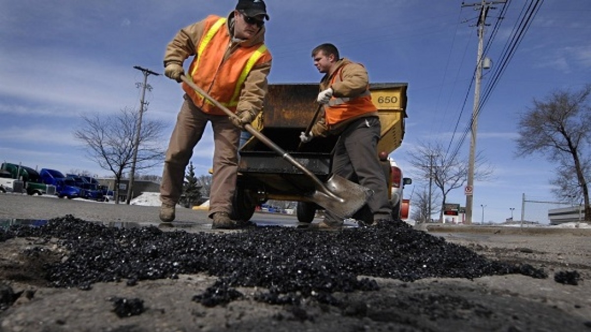 В Украине неэффективно использовали более 400 млн на ремонт дорог