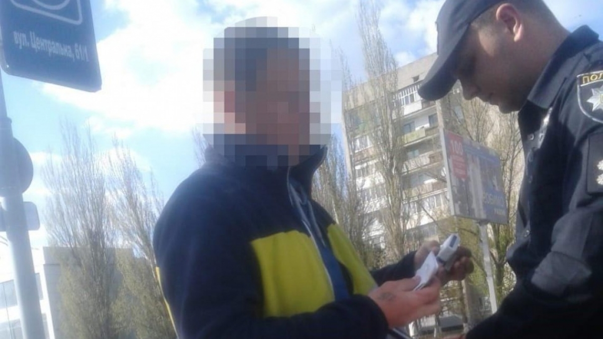 Полицейские Павлограда задержали грабителя, который выхватил мобильный телефон у ребенка