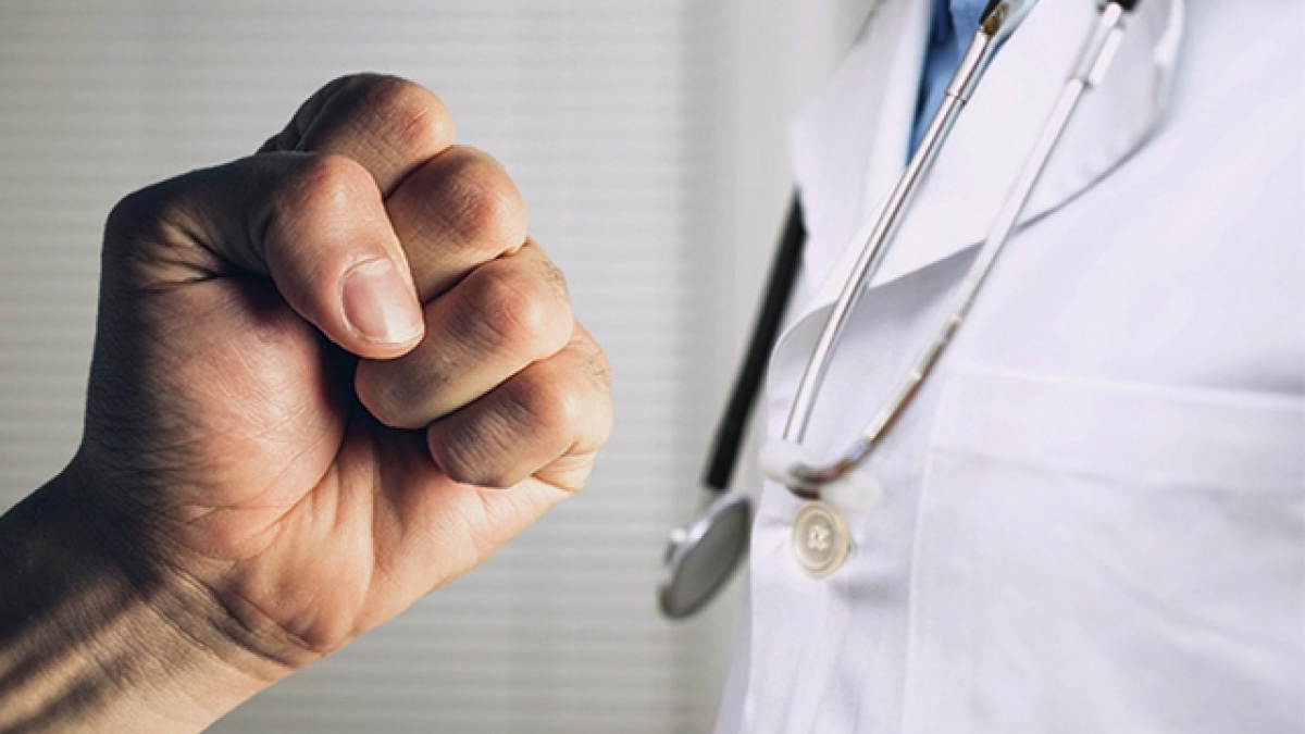 В Павлограде за избиение врача суд дал пациенту 1,5 года тюрьмы