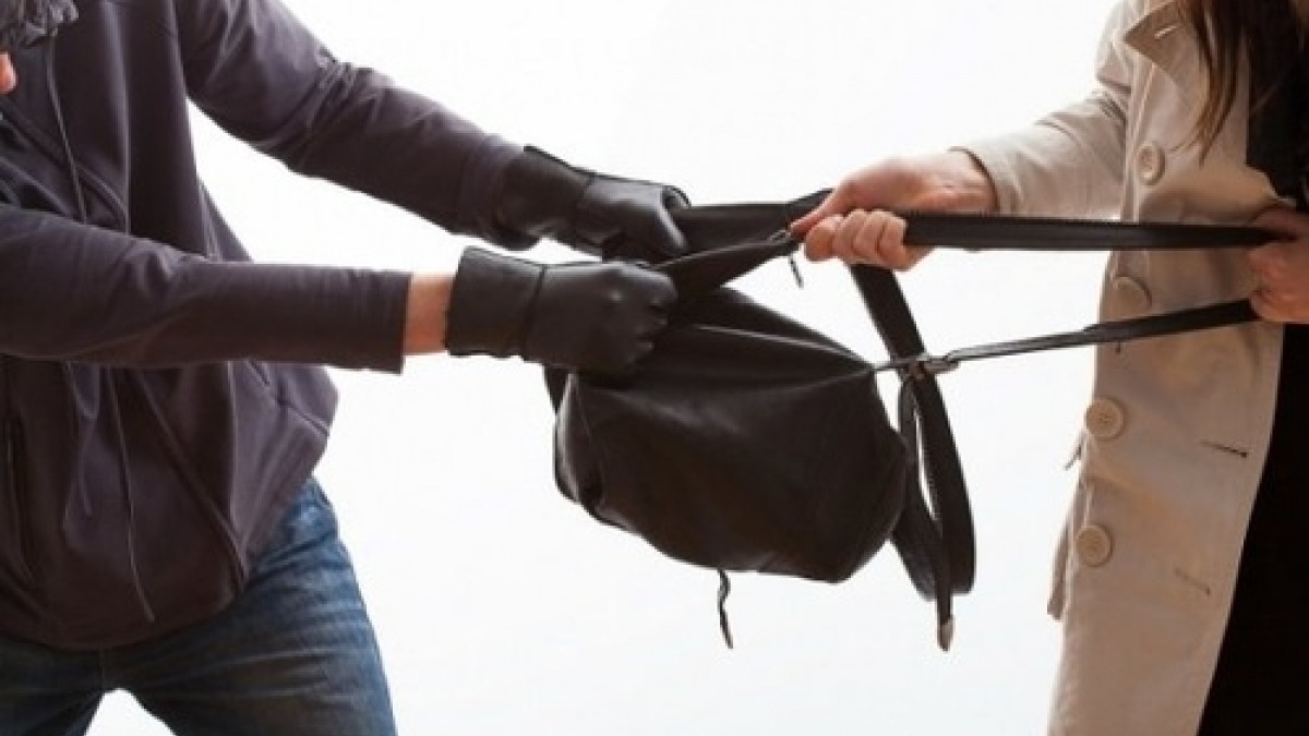 В Павлограде 4 года за решеткой проведет молодой человек, который под предлогом знакомства ограбил девушку