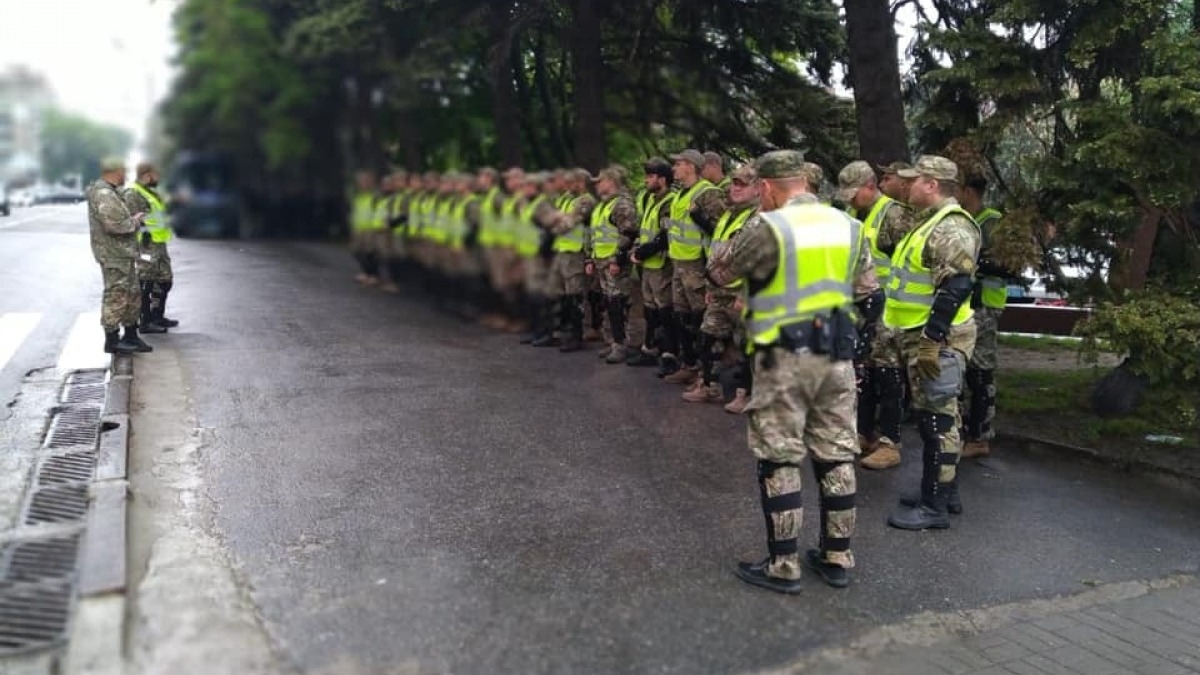 Более 3 тысяч полицейских охраняют общественный порядок на День Победы