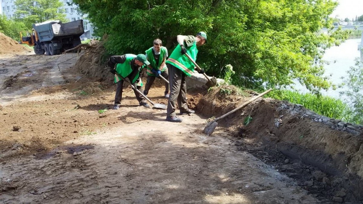 Возле реки Волчья проводят благоустройство набережной
