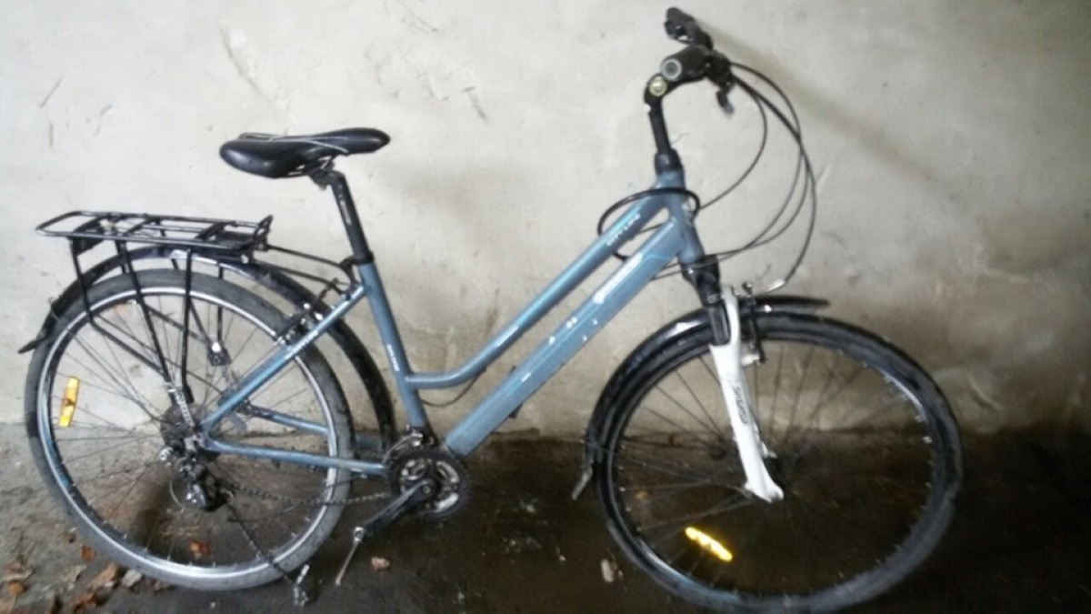 В Вербках участковый офицер полиции вернул владелице похищен велосипед