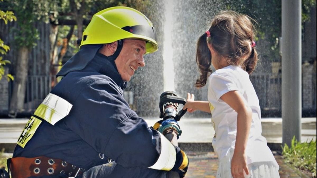 Перед каникулами спасатели предупредили родителей об опасности на воде