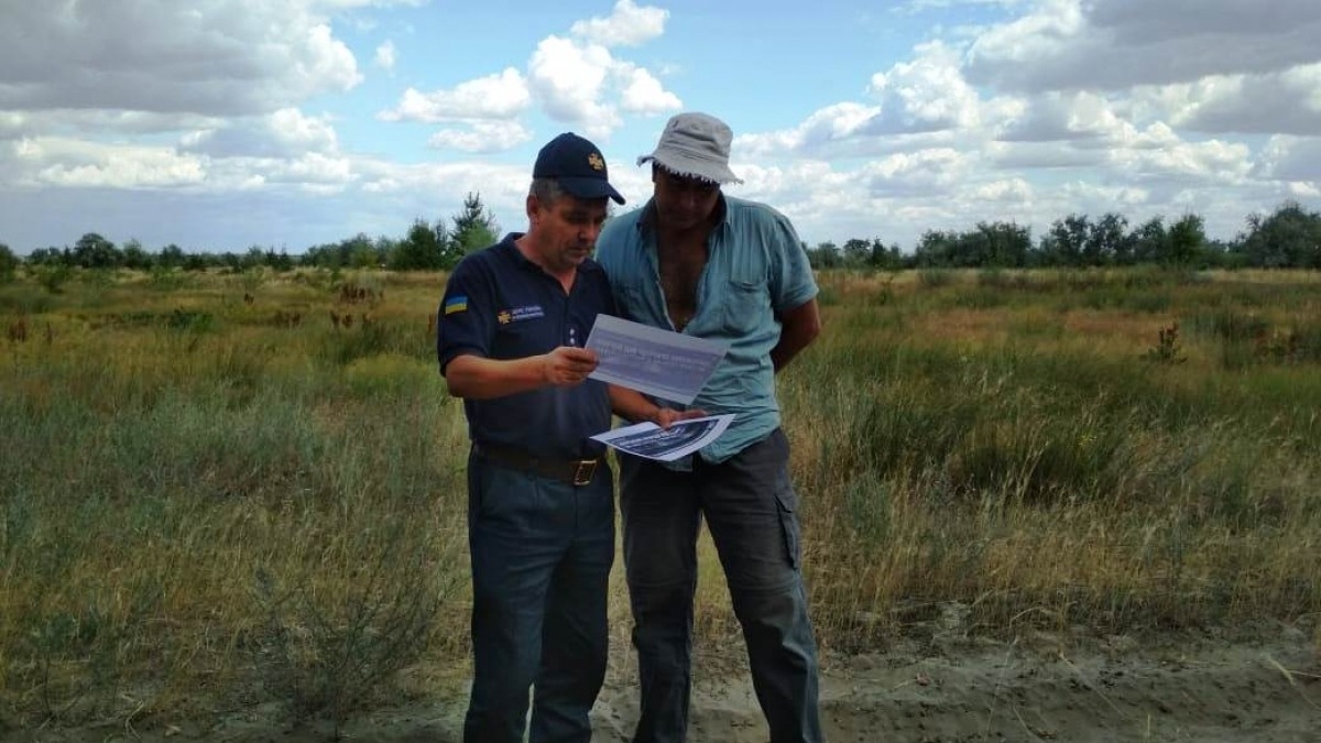 В Павлоградском районе спасатели вместе с представителями лесхоза отправились в рейд