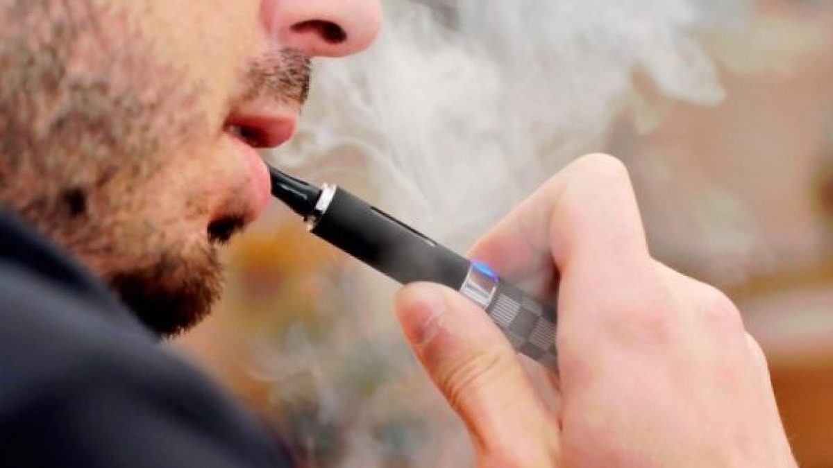 В Украине хотят приравнять электронные сигареты к обычным, и запретить сигареты с ароматами