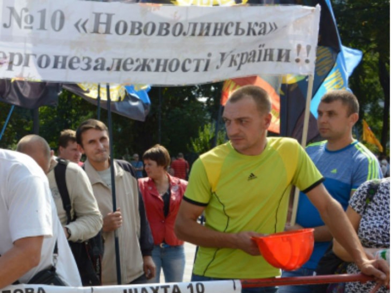Под Радой митингуют разозленные шахтеры