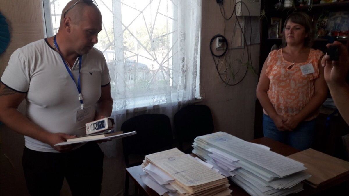 В Терновке избирательный участок открылся со скандалом