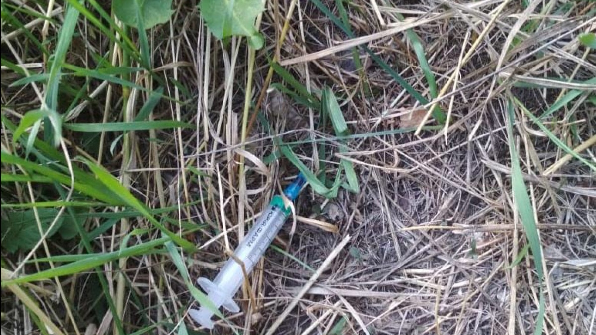 В Павлограде полицейские задержали мужчину, который употреблял наркотики на остановке