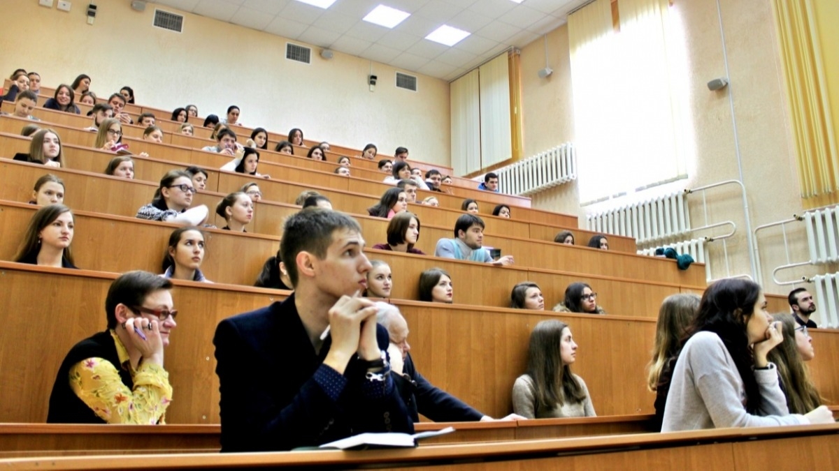 Самые популярные вузы и специальности среди абитуриентов - ТОП10