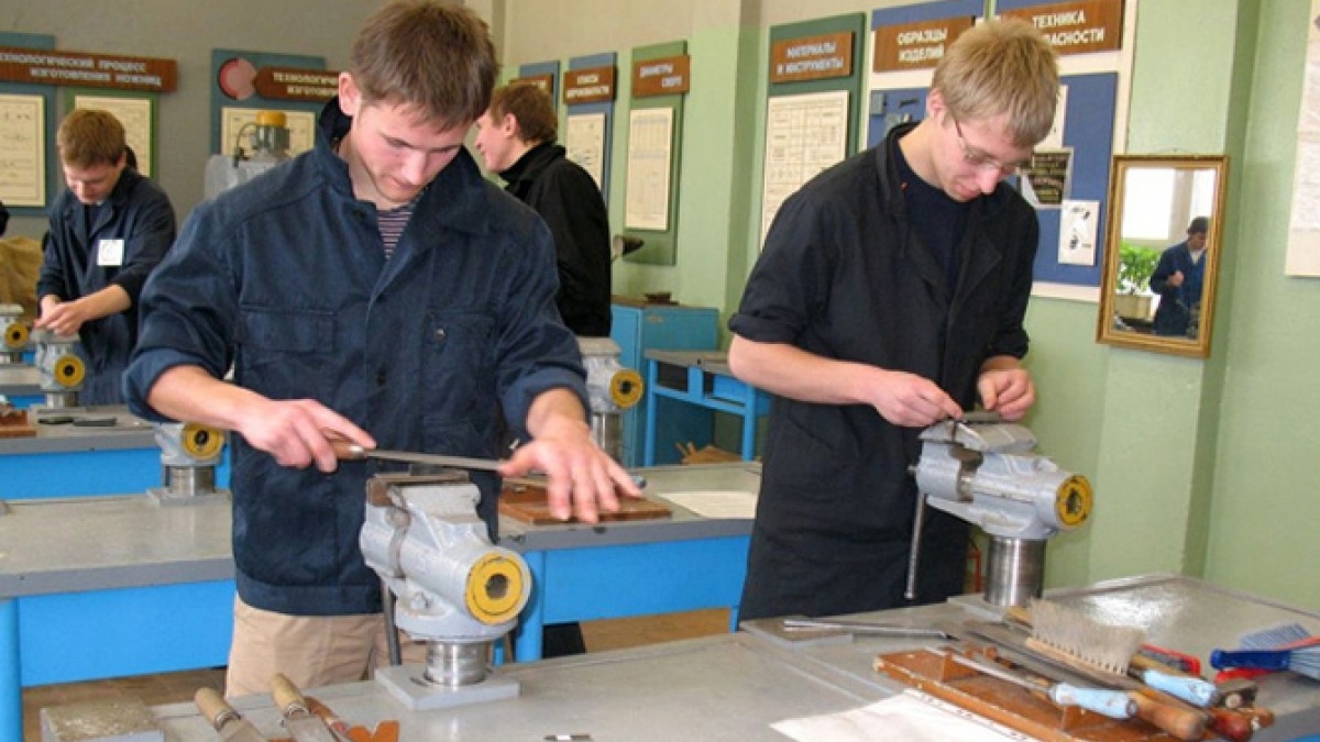 МОН назвала ТОП-10 профессий с высоким заработком для поступающих в ПТУ