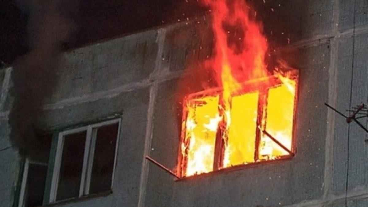 В Павлограде утром загорелась пятиэтажка - погиб пенсионер