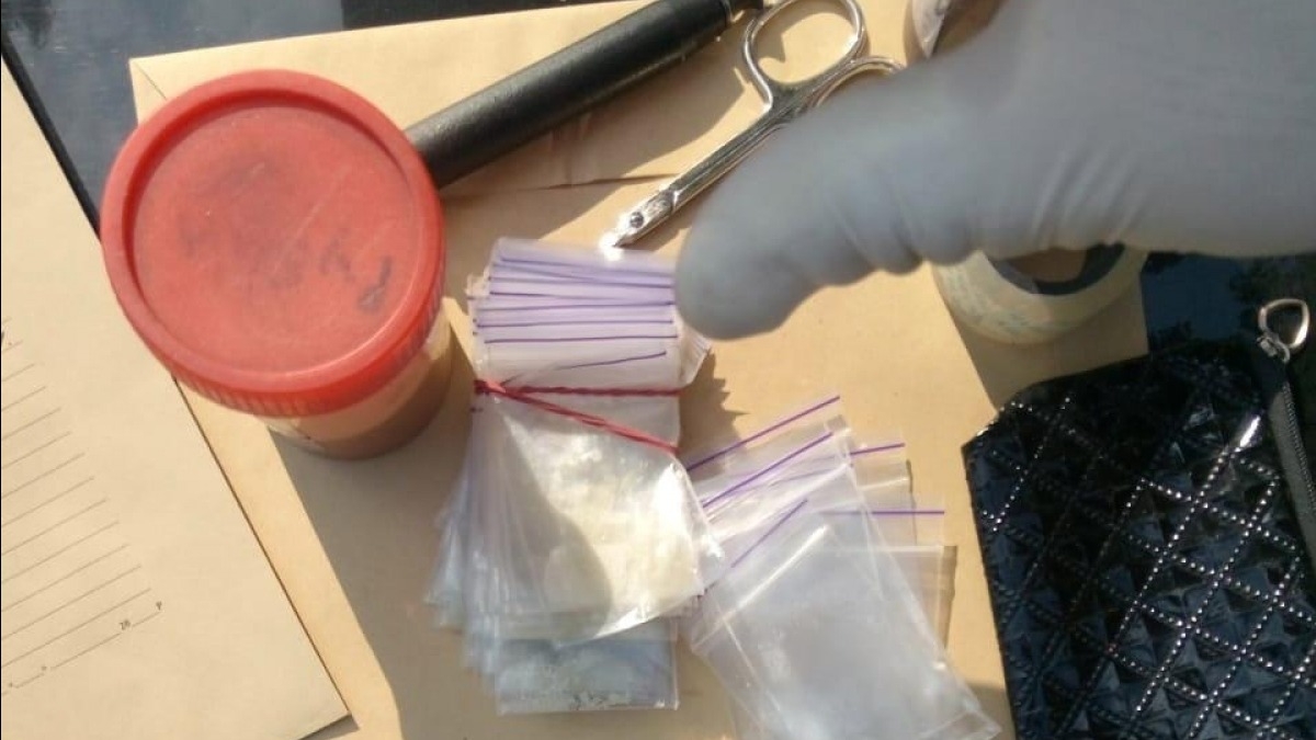 В Павлограде полицейские изъяли у наркодилера 37 пакетиков с метамфетамином