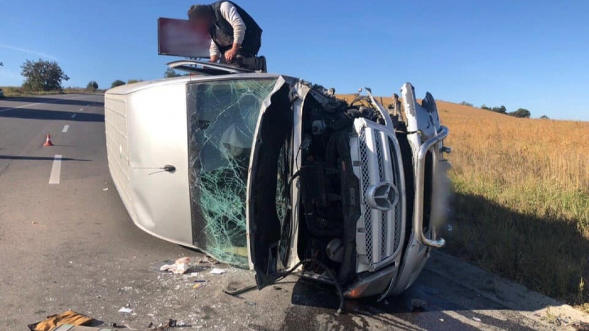 На переделанных маршрутках запретят перевозить пассажиров, а в междугородних появятся ремни безопасности