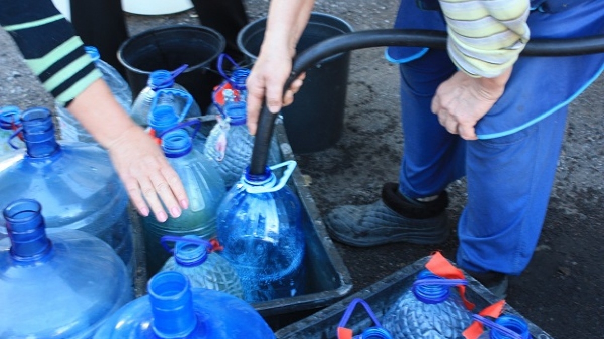 Завтра в Павлограде отключат воду до субботы - график подвоза воды
