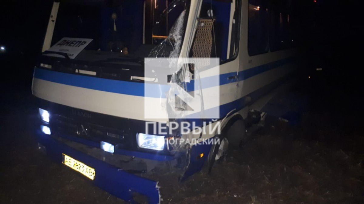 Под Павлоградом рейсовый автобус столкнулся с грузовиком - есть пострадавшие