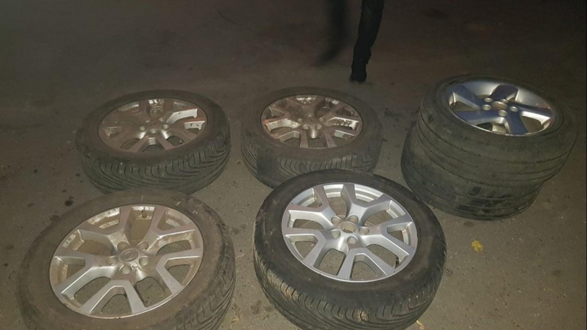 В Павлограде задержали двух подозреваемых в кражах колес с автомобилей