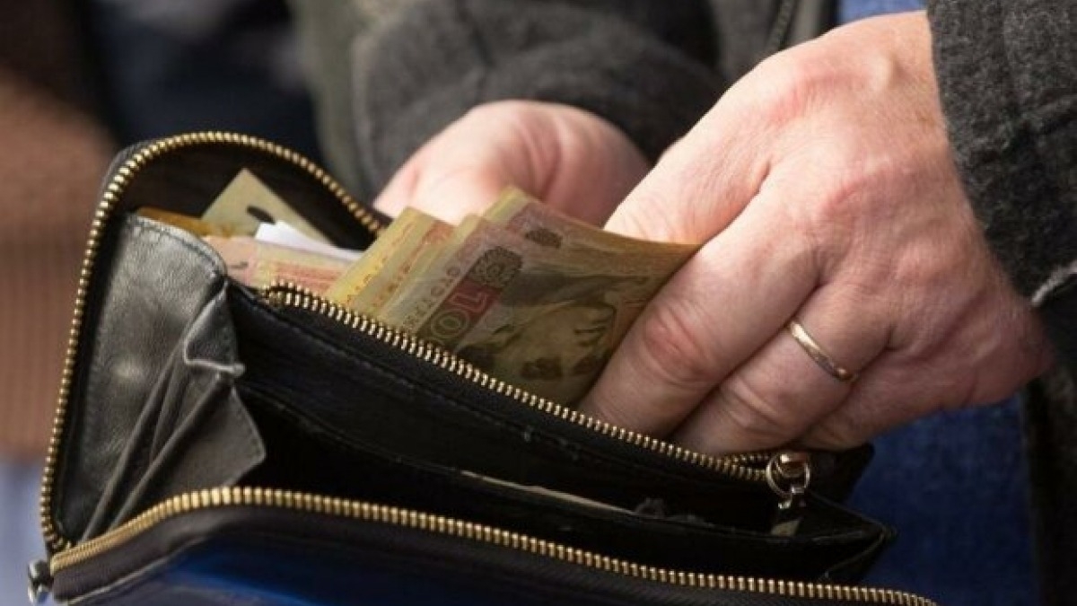 Самая маленькая средняя зарплата в Украине почти 8 тысяч гривен-кабмин