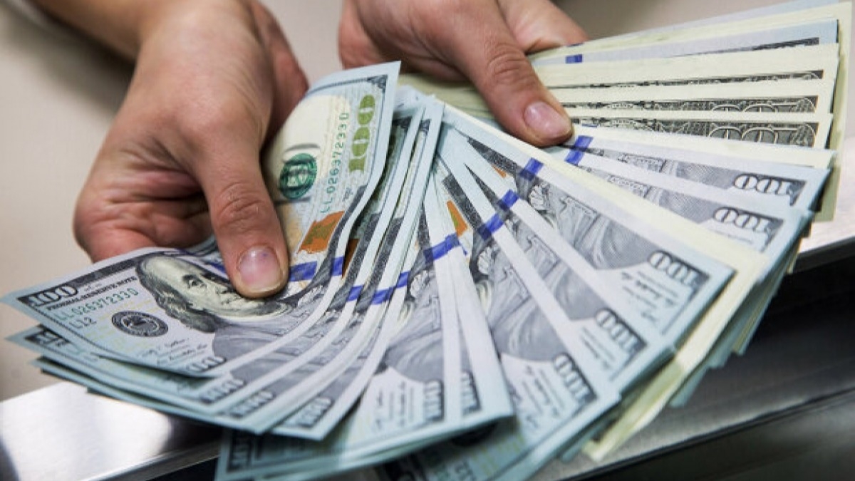 Гривна снова бьет рекорды относительно доллара