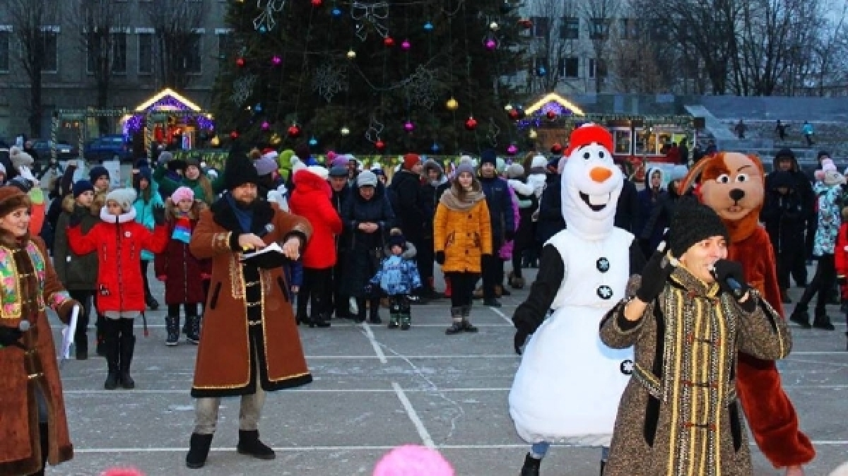 Программа новогодних праздников в Павлограде - сегодня откроют каток