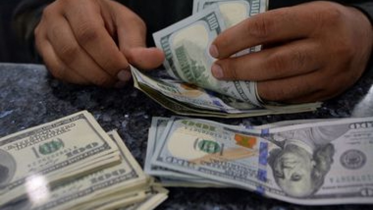 Доллар упал ниже 23 гривен