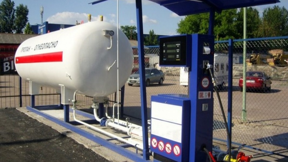 В Павлограде начинают бороться с незаконными заправками