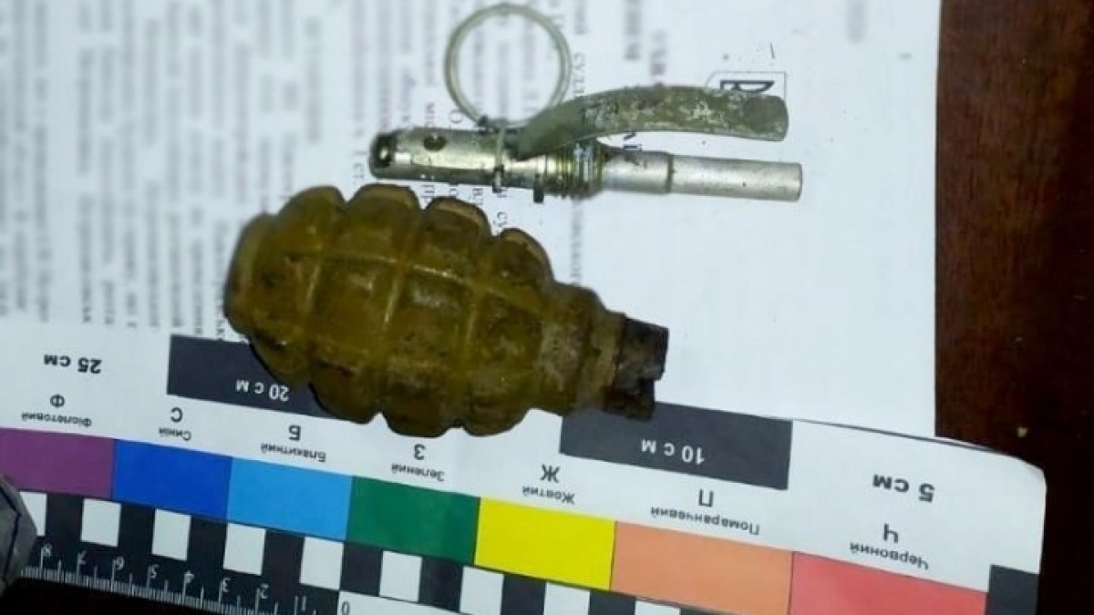 В Петропавловке полицейские изъяли у мужчины гранату