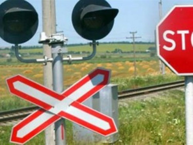 На Павлоградщине пьяный водитель снес два шлагбаума на ж/д переезде