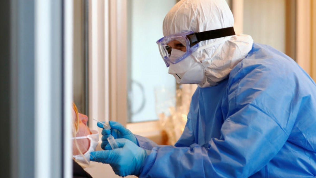 Заболеваемость коронавирусом продолжает расти - зафиксировано 17 330 инфицированных