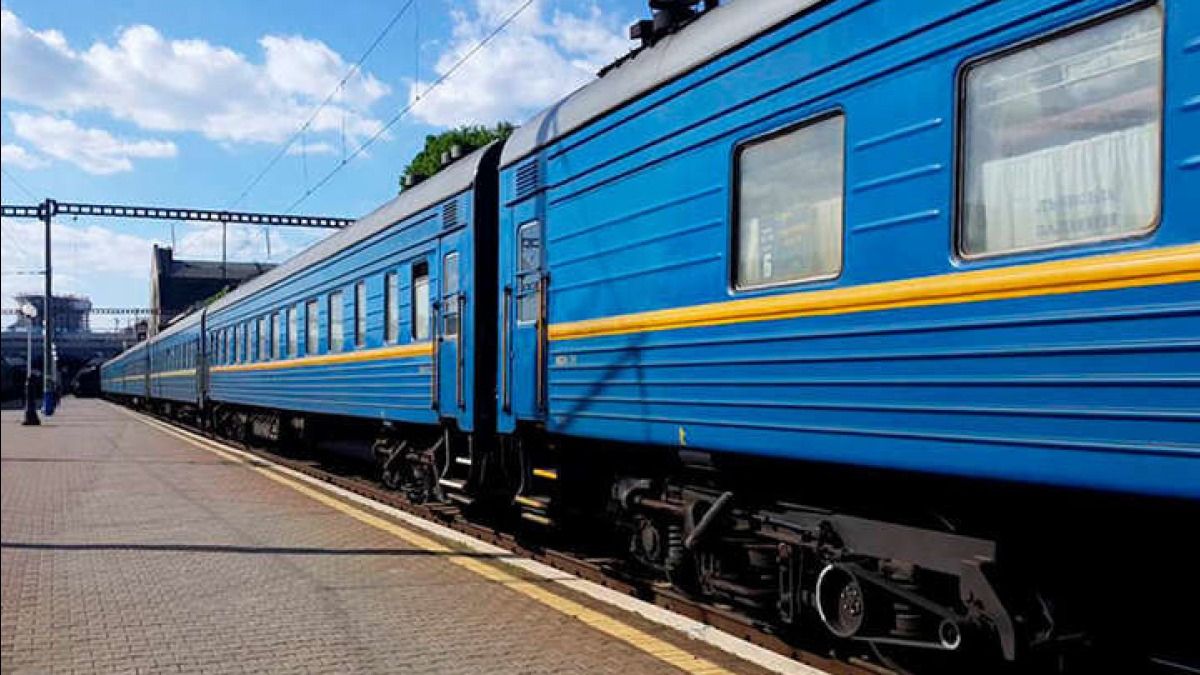 Поезда в Украине пустят не раньше 1 июня - МОЗ
