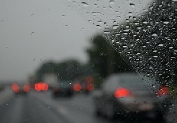 Вниманию водителей: штормовое предупреждение по Украине