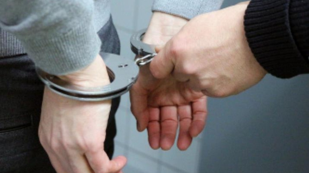 Полиция задержала двух подозреваемых, которые ограбили школьника в Терновке