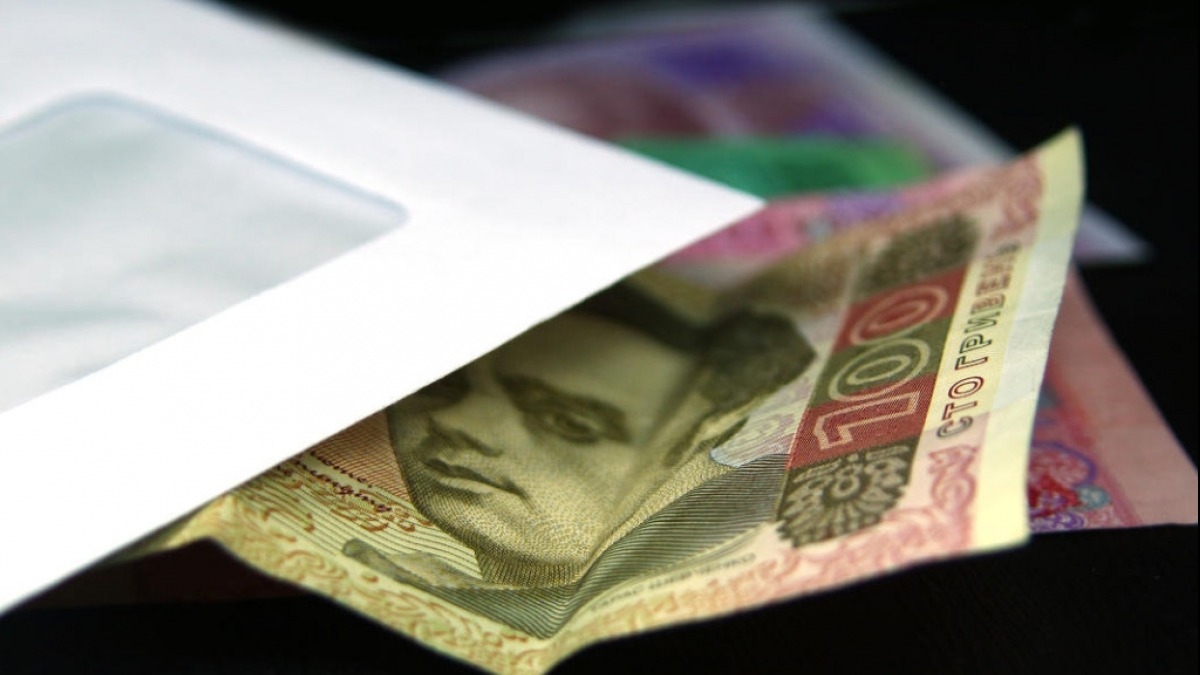 Чиновница Павлоградского района решила заработать на ремонте школы