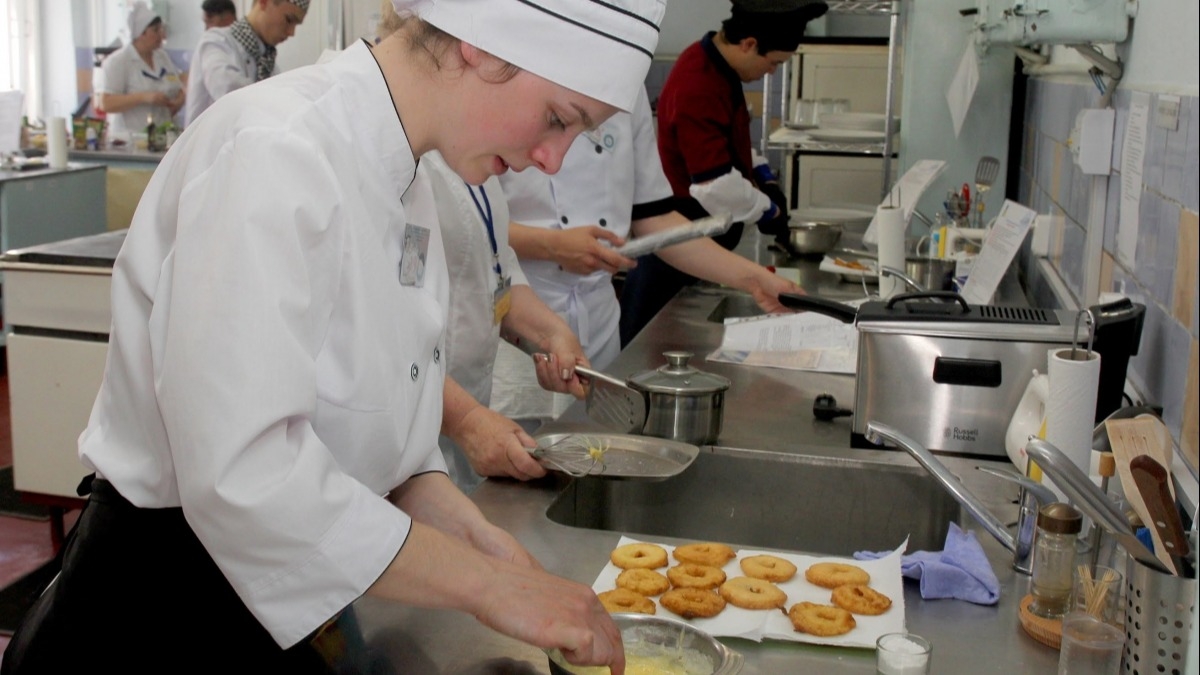 Электромонтер, слесарь и электрогазосварщик - ТОП10 востребованных профессий в области