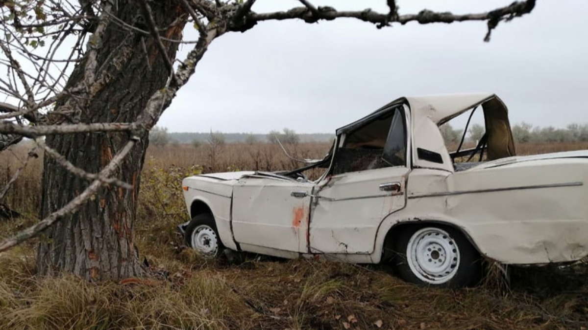 В Павлоградском районе легковушка слетел с дороги - водитель погиб
