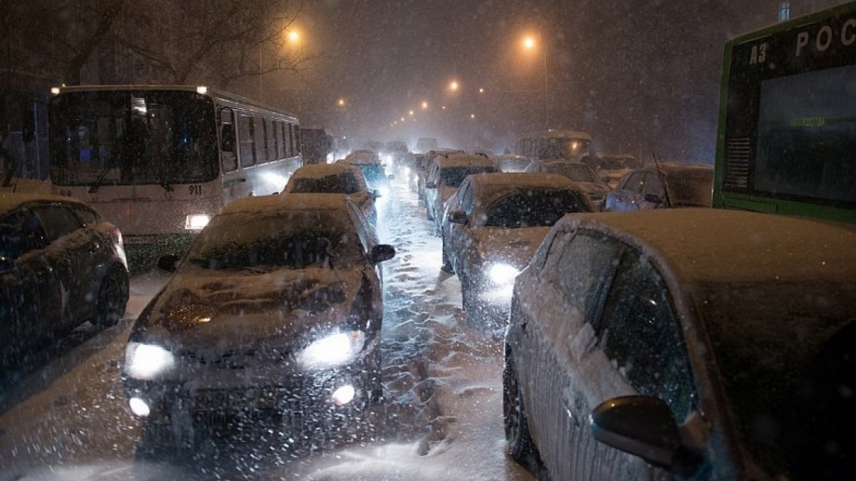 В Украине в нескольких областях ограничили движения транспорта из-за обледенения дорог