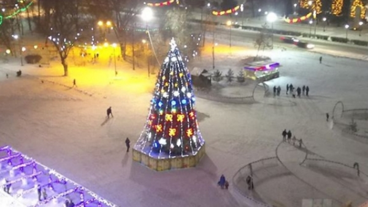 Новогодние елки без концертов и работающий общественный транспорт - каким будет новогодний локдаун