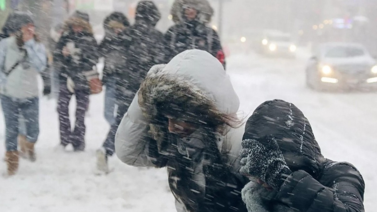 Снег, мороз и сильный ветер - в Украине ухудшается погода