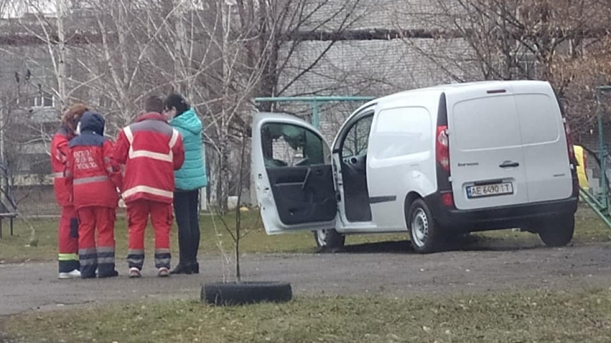 ​​В Павлограде автомобиль на скорости въехал на детскую площадку