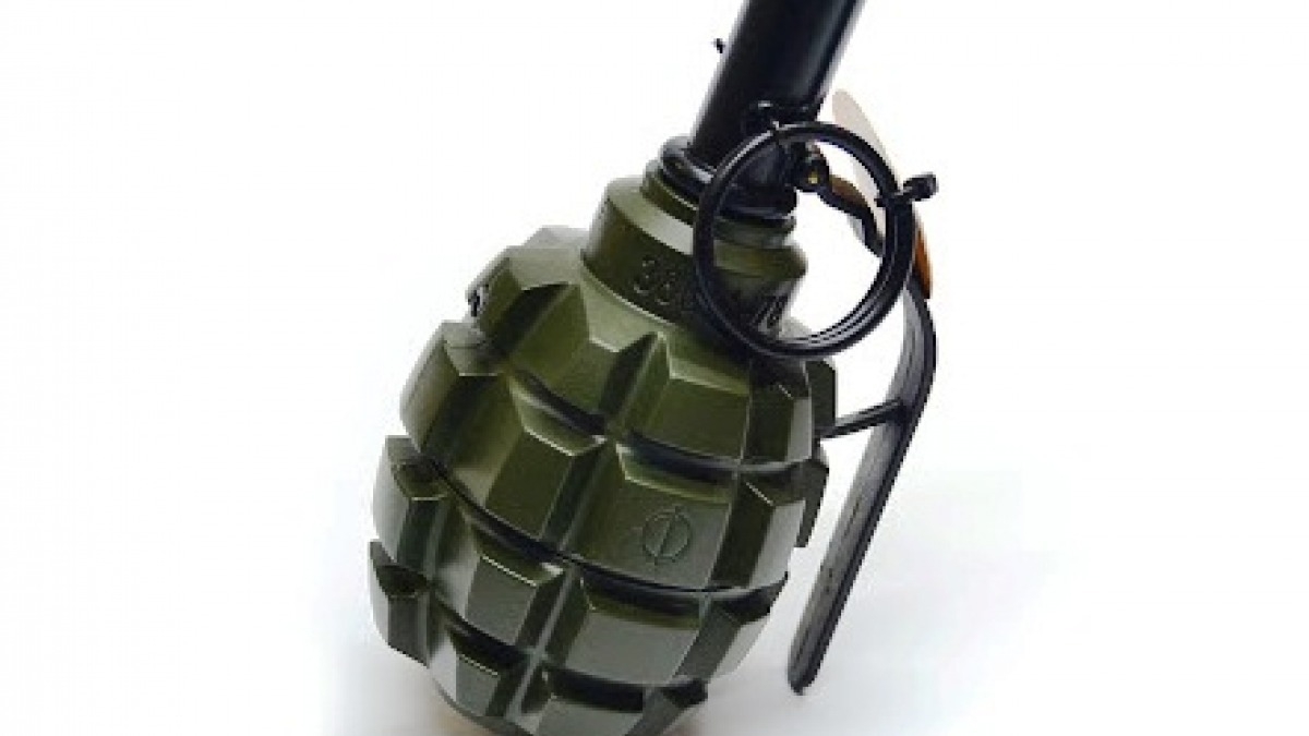 В Павлограде возле гаража у реки нашли гранату без чеки