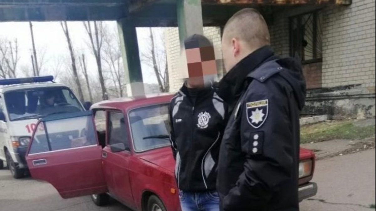 25-летний павлоградец хотел выпрыгнуть с 9-го этажа