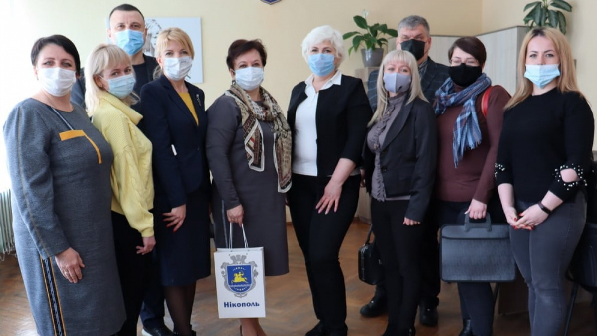 Никополь перенимает опыт у Павлограда по внедрению электронных карт в автобусах