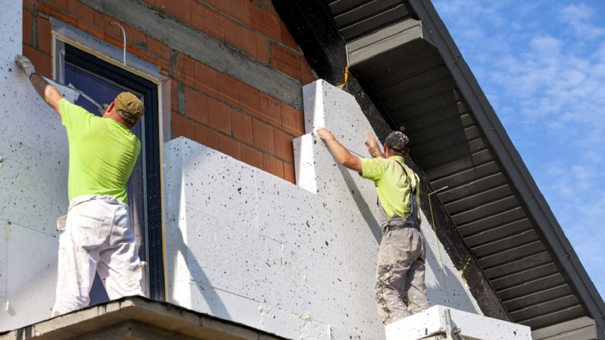 Готовимся к зиме: Как и чем утеплить дом?