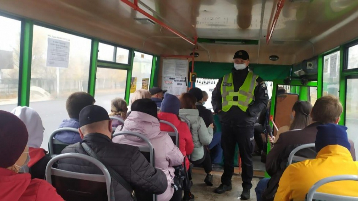В Павлограде ловят пассажиров межрегиональных автобусов без вакцинации от ковид