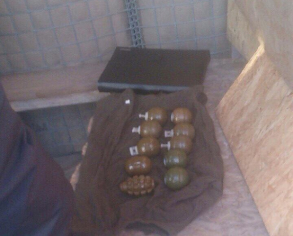 Двое девушек вывезли 10 гранат из зоны АТО