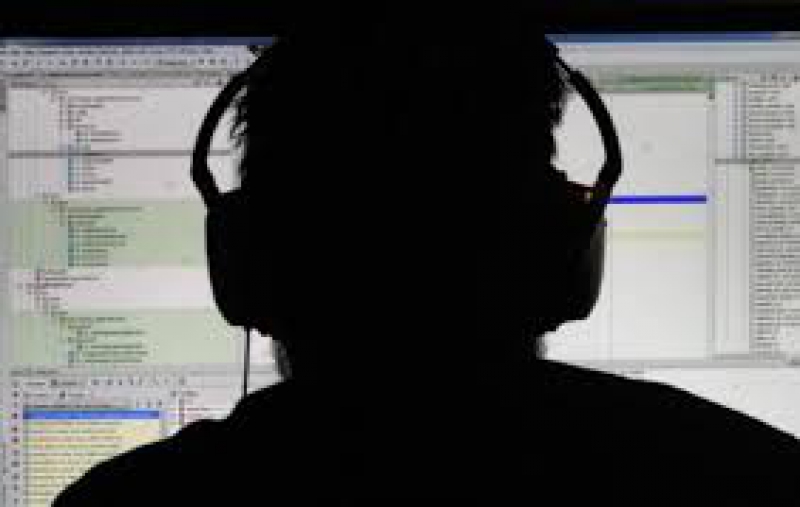 Телефоны украинцев до конца года могут начать прослушивать