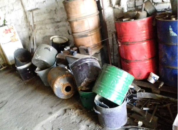 Житель Першотравенска организовал металлоприемный пункт прямо в гараже