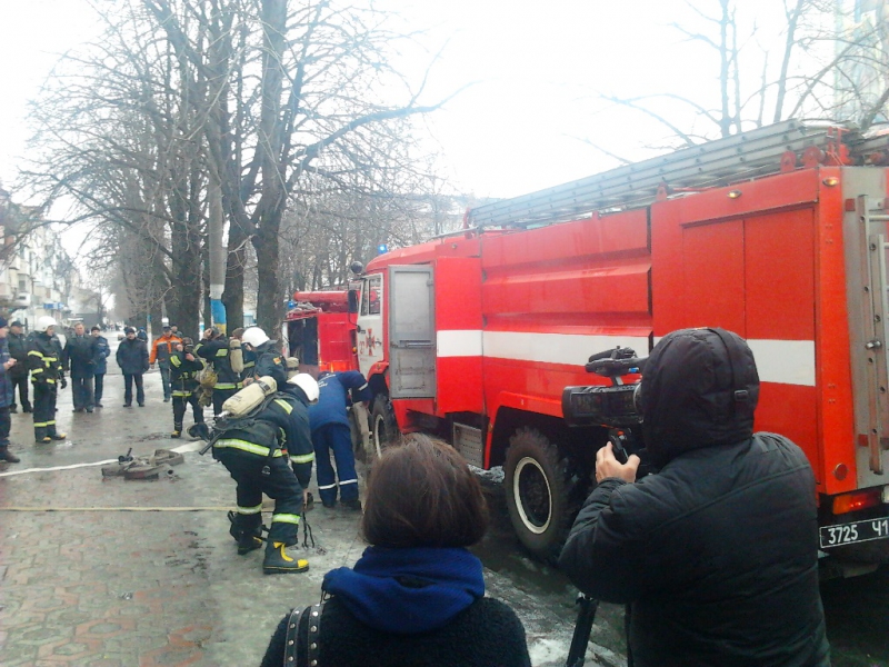В Павлограде спасатели провели специальные учения в ночном  клубе и на льду