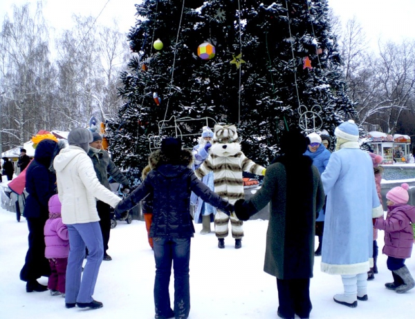 Новогодние игры у Павлоградской ёлки