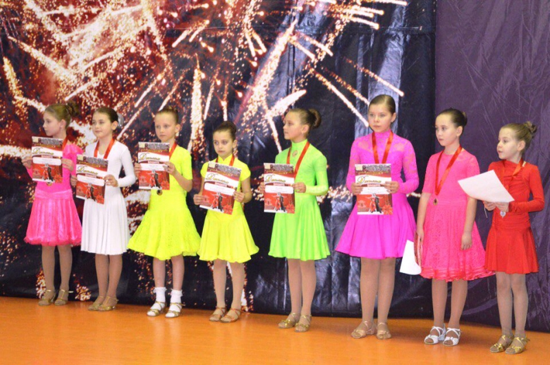 Воспитанники павлоградского клуба спортивно-бального танца 
